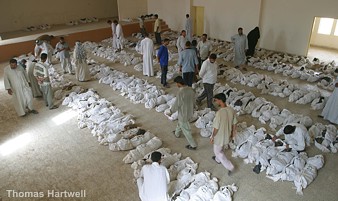 Iraqi workers dig for the remains of Iraqis from a mass grave in Musayib, 75 KM SW of Baghdad. The victims are thought to be from among some 2,000 persons reported missing after the 1991 uprising against the Iraqi government. Photo by Thomas Hartwell